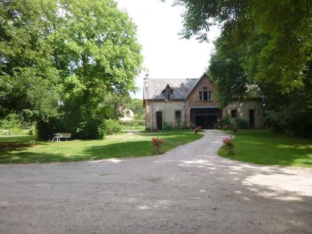 Suite Dans Les Dependances Du Chateau Agonges Bagian luar foto