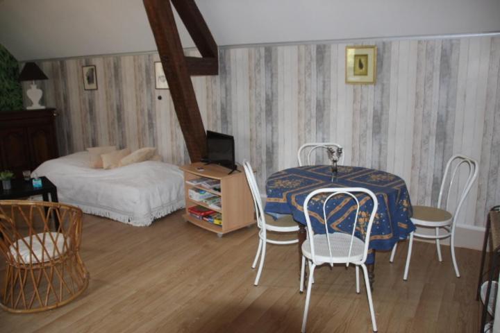Suite Dans Les Dependances Du Chateau Agonges Bagian luar foto